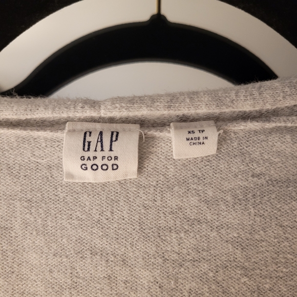 GAP Grey Knit Cardigan - Picture 2 of 4